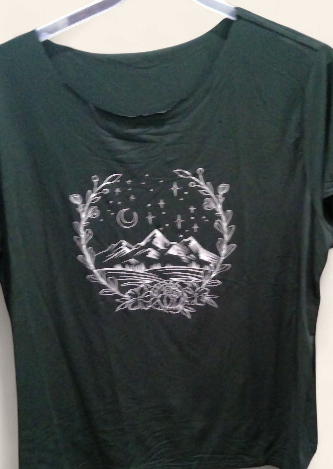 Sage Green Short Sleeve Floral Wreath Moon ANd Stars Size 2xl Sage Green Short Sleeve Floral Wreath Moon ANd Stars Size 2xl