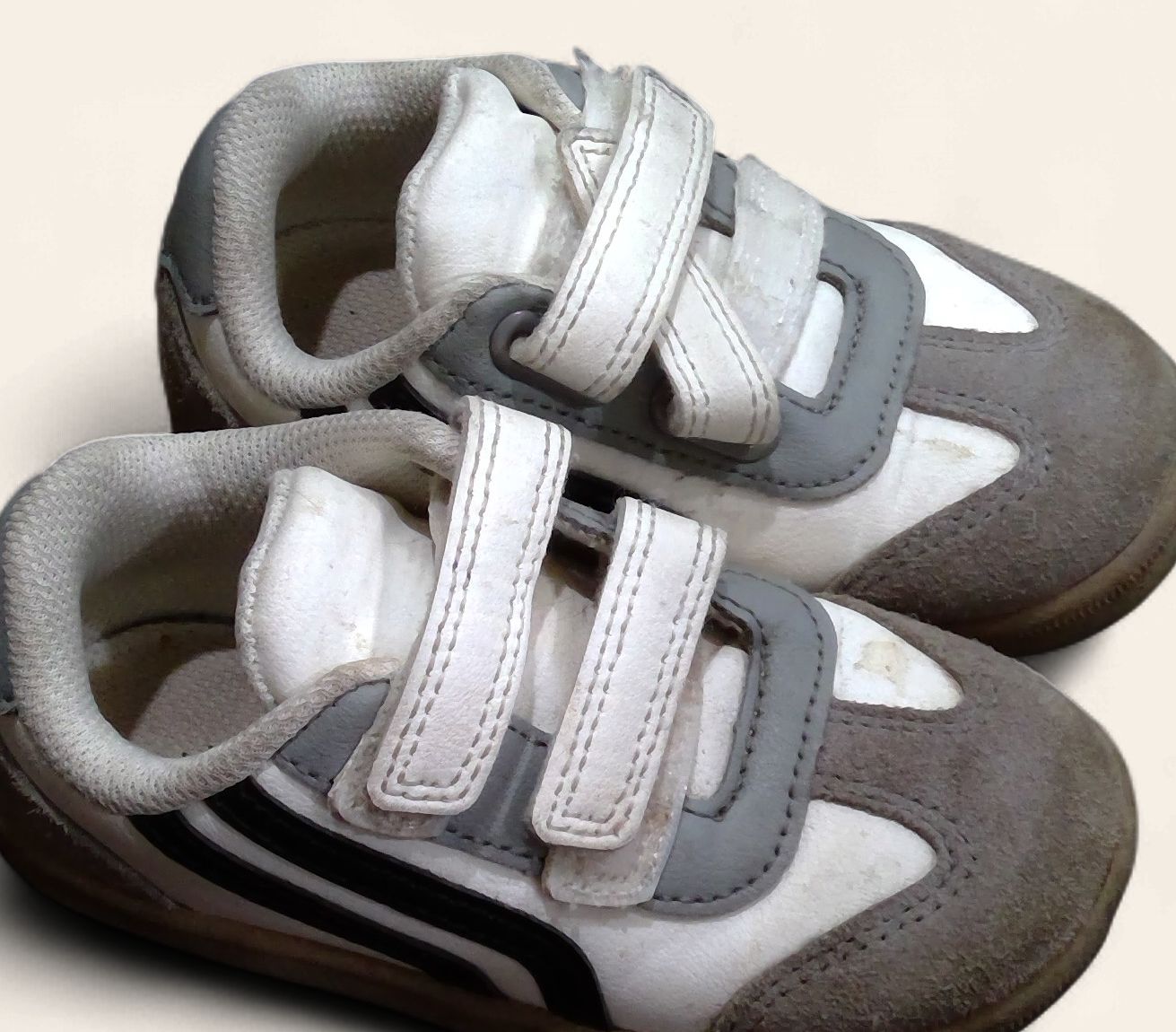 Cat &amp;Jack Gray White Sneakers Size 8