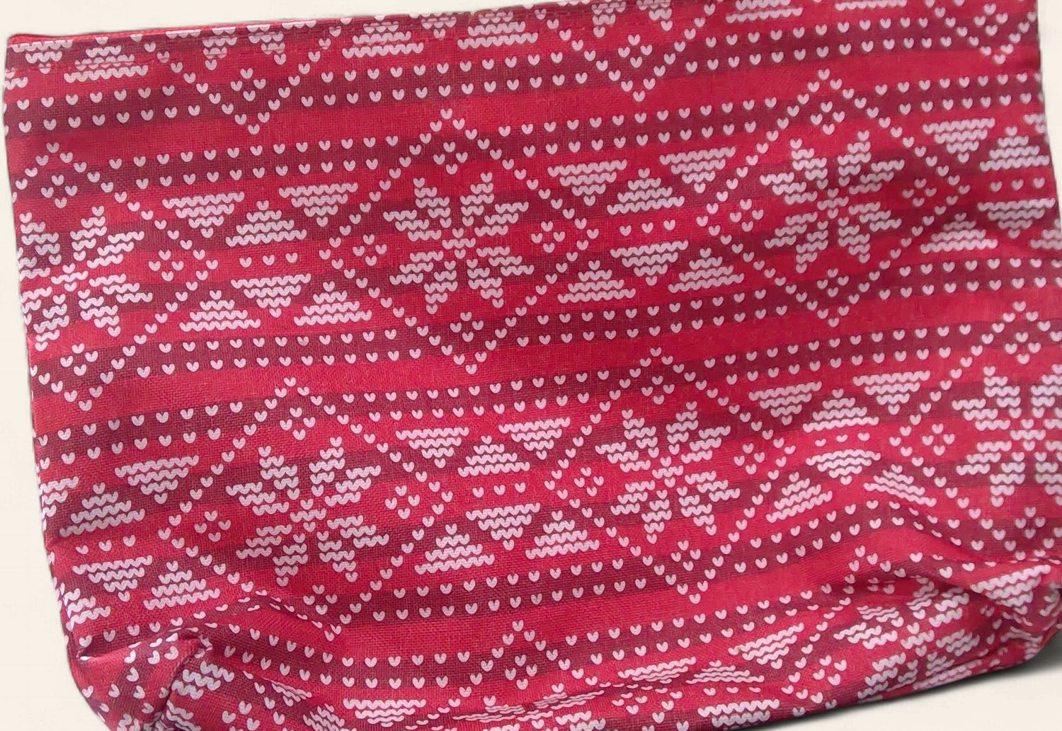 Thirty One Red And White Isle Holiday Patterned Zipper Pouch