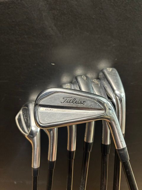 USED T200 IRONS GRAPHITE STIFF RH 5-AW