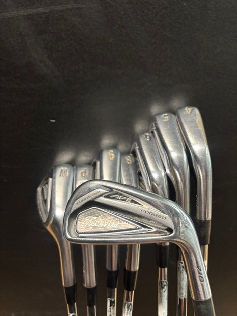 USED TITLEIST 716 AP2 4-AW (8 CLUBS) RH STIFF