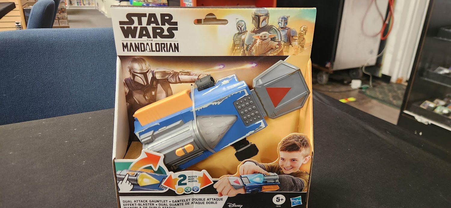 Star Wars: The Mandalorian Dual Attack Gauntlet