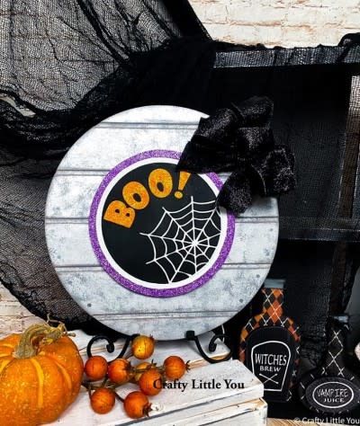 Seasonal Circle Boo with Spiderweb