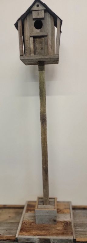 Bird House Bird cabin on stand