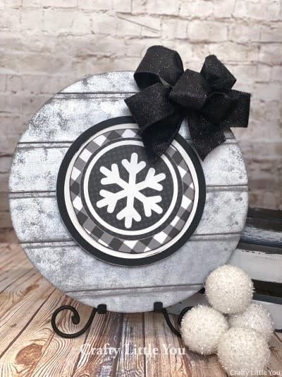 Seasonal Circle Winter Snowflake