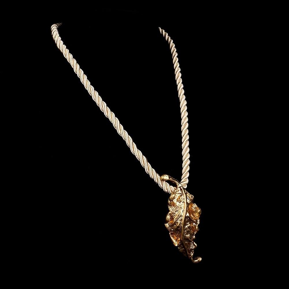 Leaf Pendant Rope Necklace