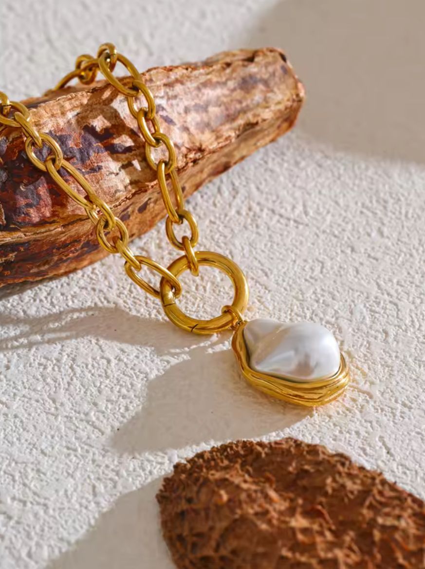 Encanta Necklace
