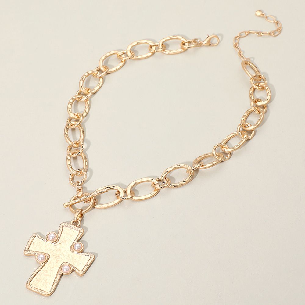 Divina Cross Pendant Chain