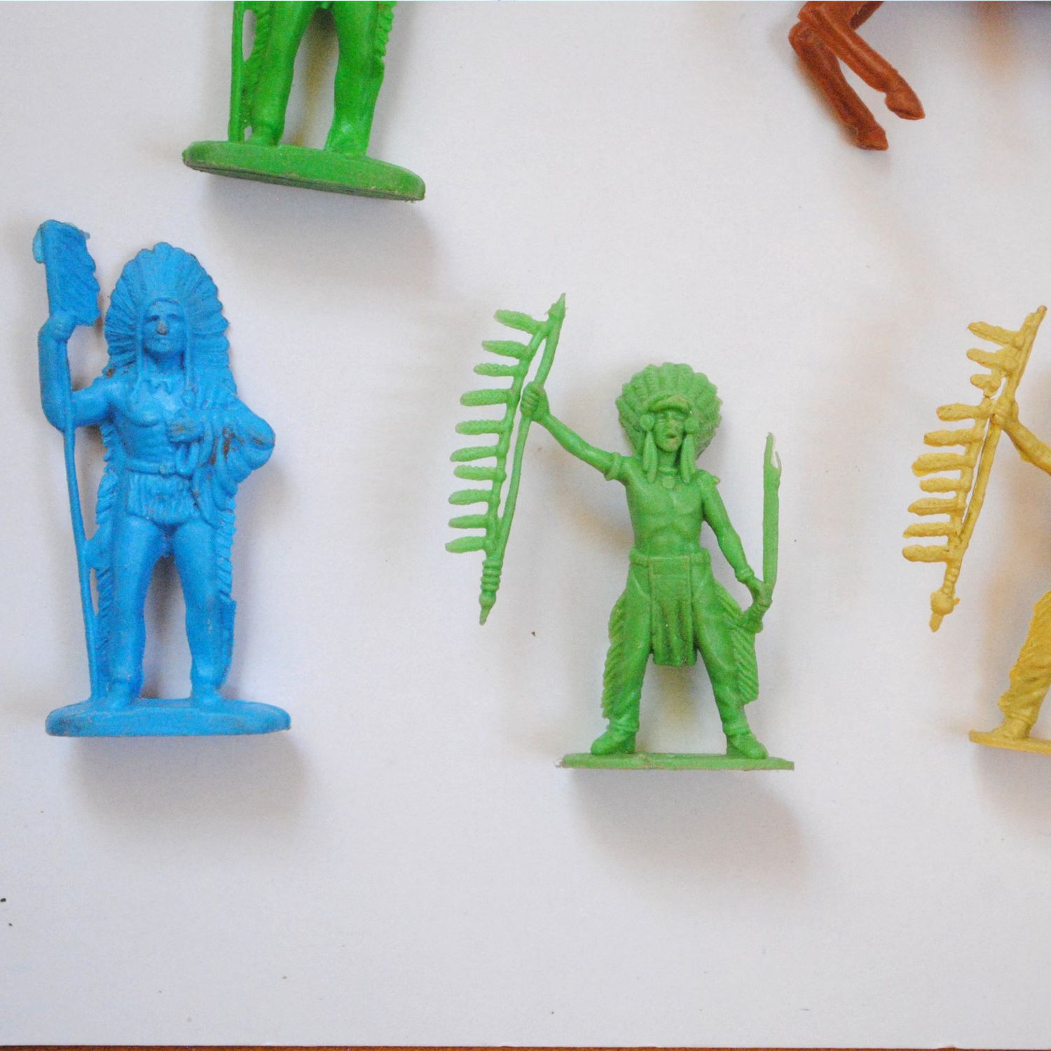 8pcs Amerindian Men (Party Favours)