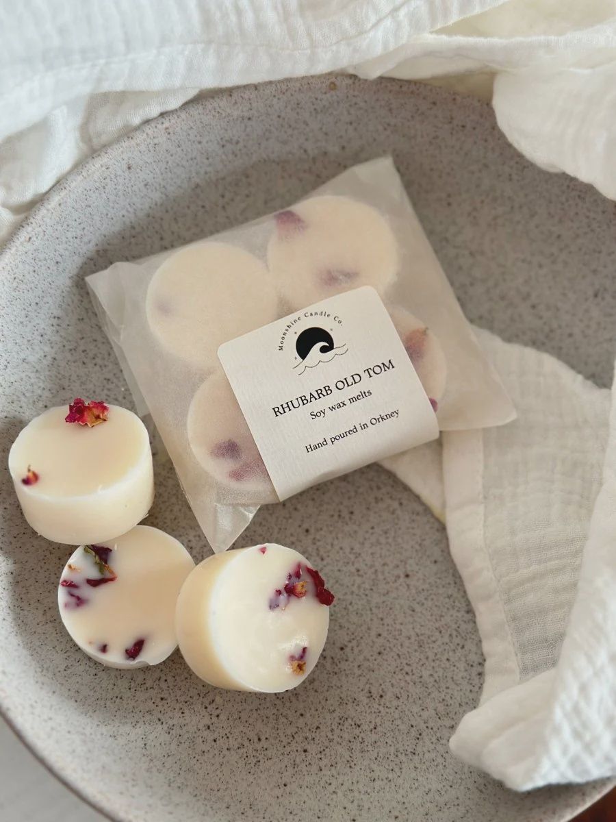 Moonshine - Soy Wax Melts, scent: Rhubarb Old Tom