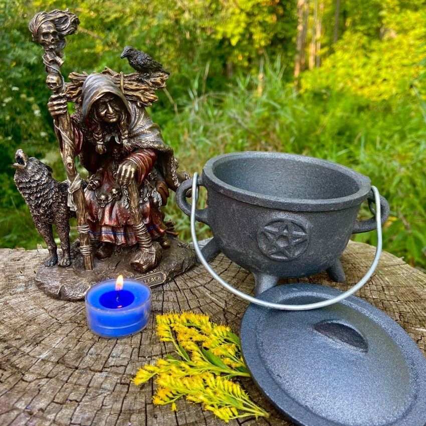 Medium Cauldron (4.5&quot;) Pentacle