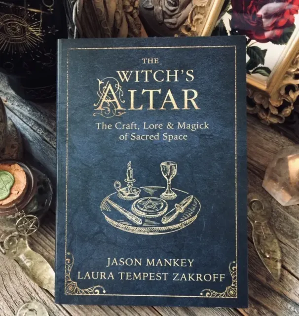The Witch&#39;s Altar: The Craft, Lore &amp; Magick of Sacred Space