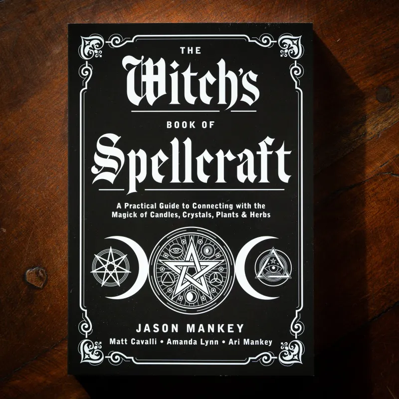 The Witch&#39;s Book of Spellcraft