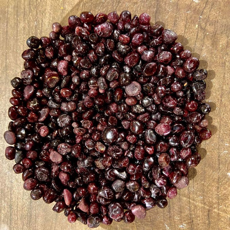 Garnet Chips 1oz (Crystal Chip Bar)