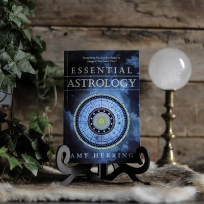 ESSENTIAL ASTROLOGY: Everything You Need To Know To Interpret Your Natal Chart