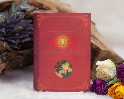 YULE: Rituals, Recipes &amp; Lore For The Winter Solstice (Llewellyn&#39;s Sabbat Essentials #7)