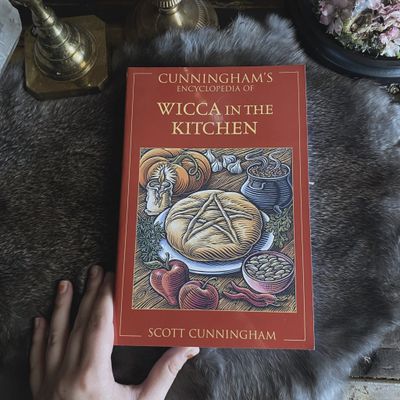 CUNNINGHAM&#39;S ENCYCLOPEDIA OF WICCA IN THE KITCHEN (formerly titled THE MAGIC OF FOOD)