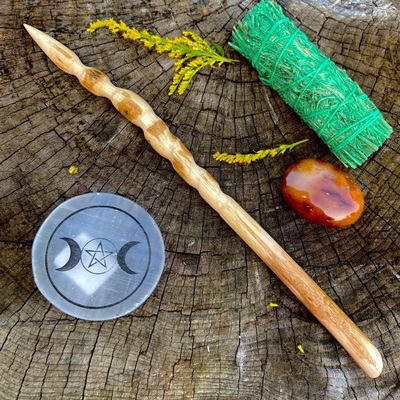 Luna Ignis Oak wand Belenos