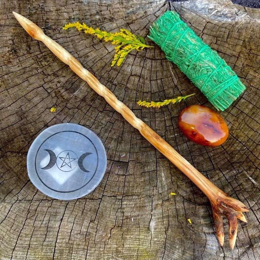 Luna Ignis Oak wand Herne