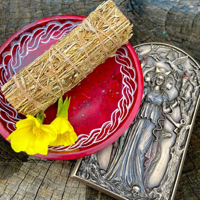 Medium Smudge White Sage  Infused With Sandalwood 4 Inches