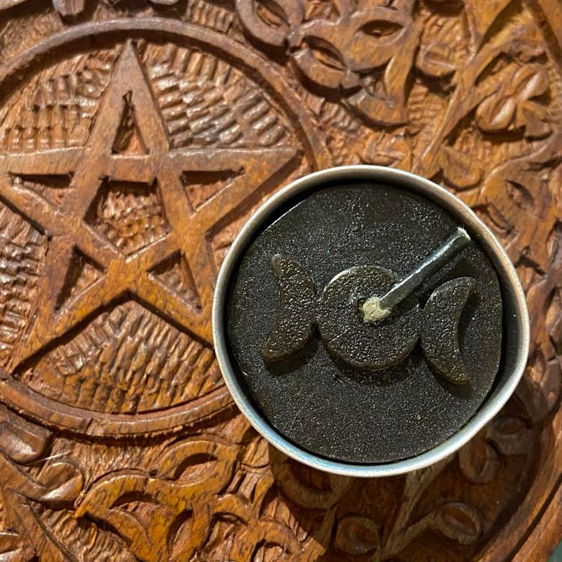 Black Triple Moon Tea Light