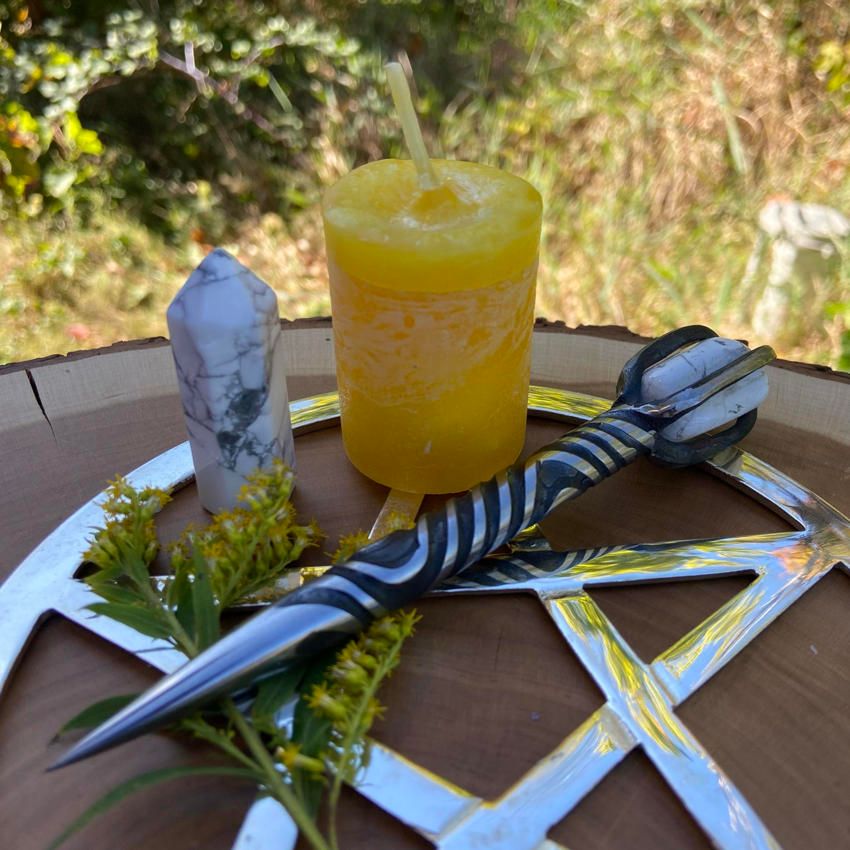 Blessed Herbal Happiness Votive (Yellow / Juniper, Pine, &amp; Patchouli)