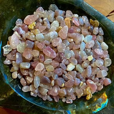 Top Pink aka Lavender Premium Rose Quartz Chips 1oz (Crystal Chip Bar)