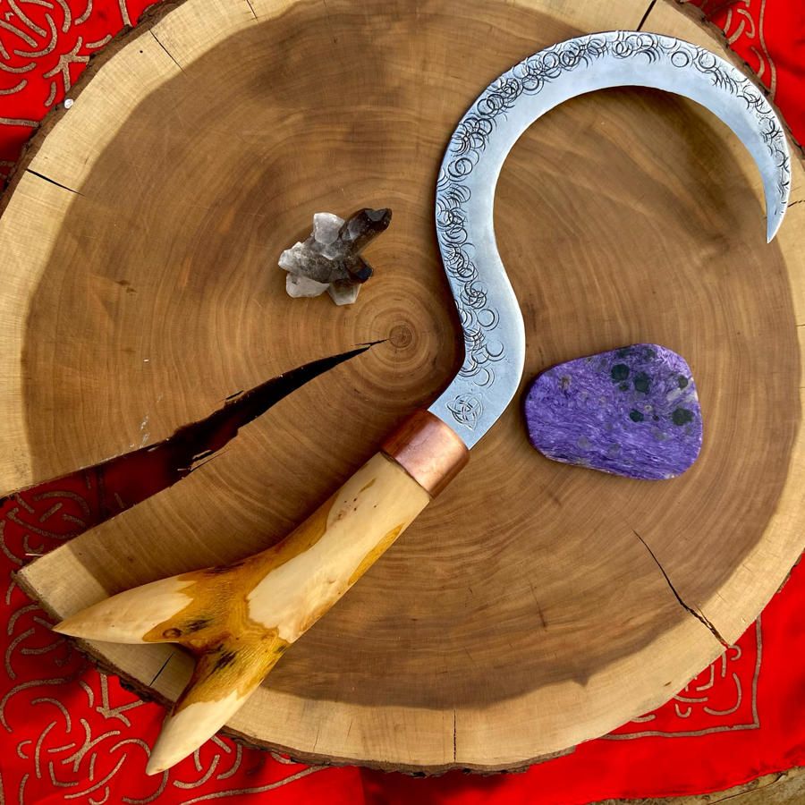 Boline With Triquetra and Apple Handle