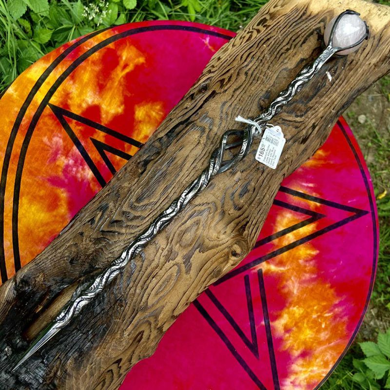 Ensorcell Series Large Artisan Wand with Rose Quartz Rippled Vine Twist