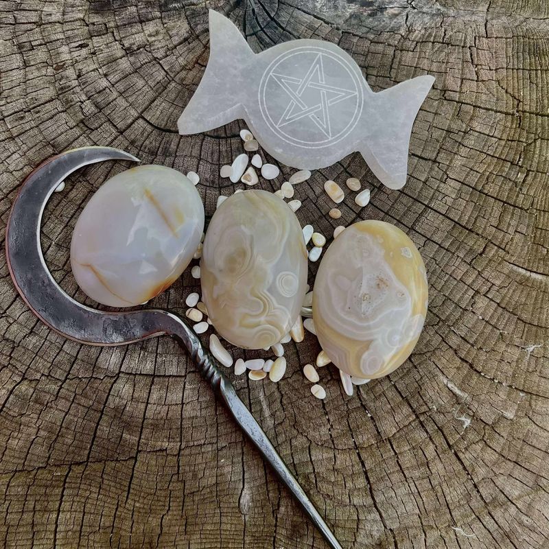 Banded Agate Palm Stone