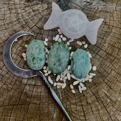 Fuchsite Palm Stone