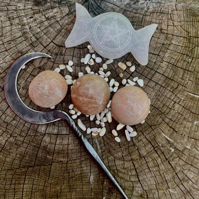 Peach Moonstone Palm Stone