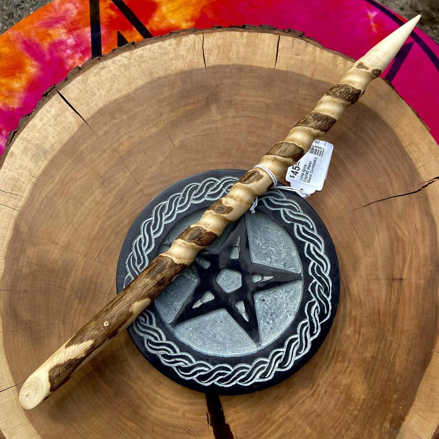 Luna Ignis English Hazel Wand Cerridwen