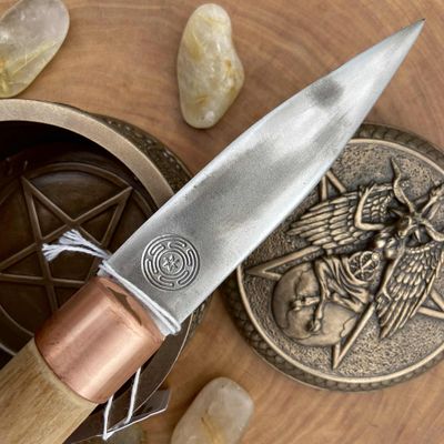 Copper and Iron! Mars and Venus in the witches athame.