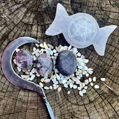 Pink Garnet Palm Stone
