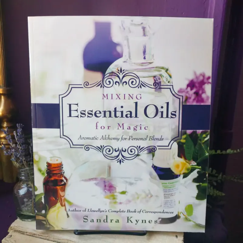 Mixing Essential Oils For Magic: Aromatic Alchemy For Personal Blends - Kynes, Sandra - Paperback