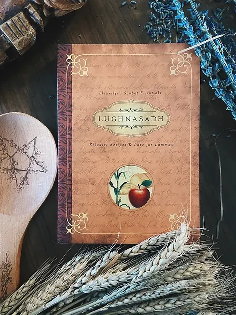 LUGHNASADH: Rituals, Recipes &amp; Lore For Lammas (Llewellyn's Sabbat Essentials #4)