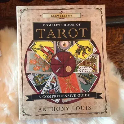 Llewellyn's Complete Book of Tarot