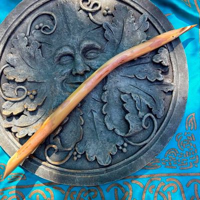 Luna Ignis English Graveyard Yew Wand Hecate