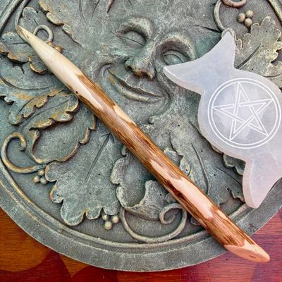 Luna Ignis English Hazel Wand Herne