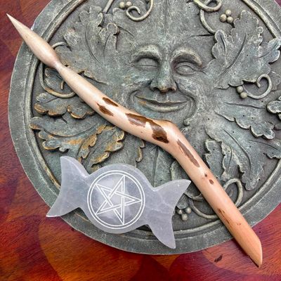 Luna Ignis English Hazel Wand Cerridwen