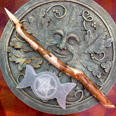 Luna Ignis English Hazel Wand Bran