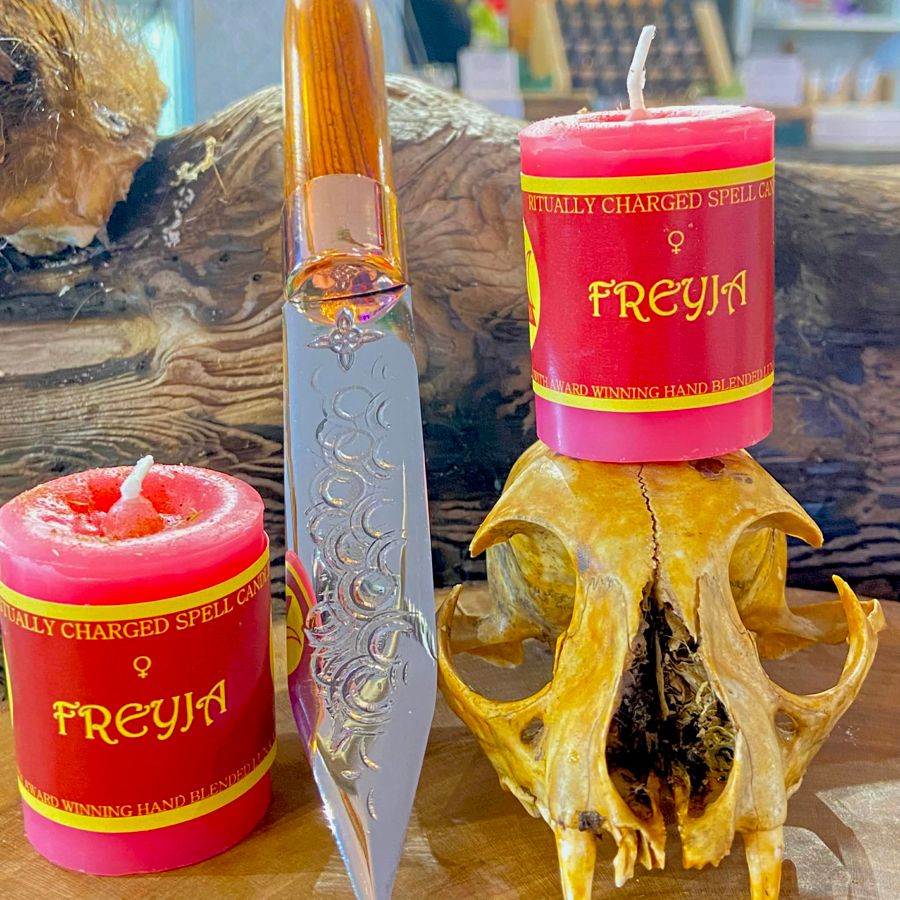 Luna Ignis Votive Spell Candle Freyja