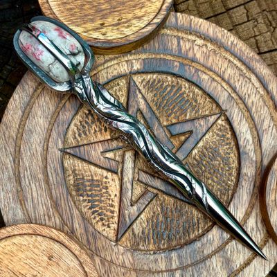 Crystal Burin With Cinnabar Rippled Vine Twist