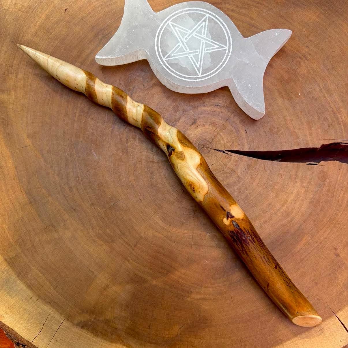 Luna Ignis English Blackthorn wand Lilith