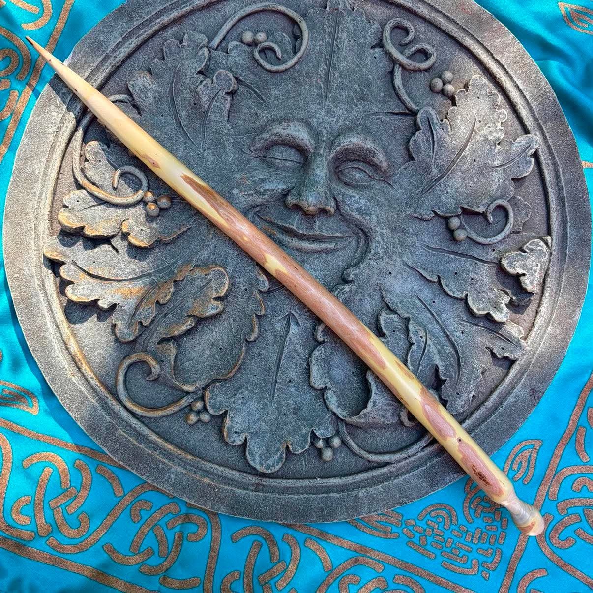 Luna Ignis English Graveyard Yew Wand Hela