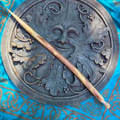 Luna Ignis English Graveyard Yew Wand Hela