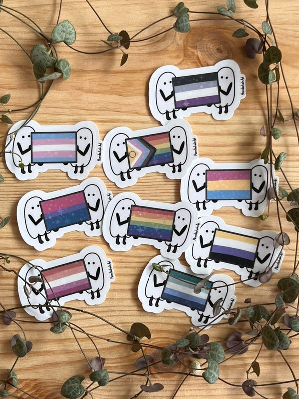Vinyl Sticker - Geister mit großer Pride Flagge
