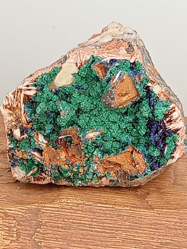 Malachiet met Azuriet, Bariet en Calciet op Matrix