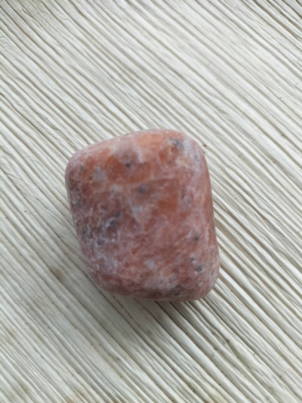 Oranje Calciet Trommelsteen